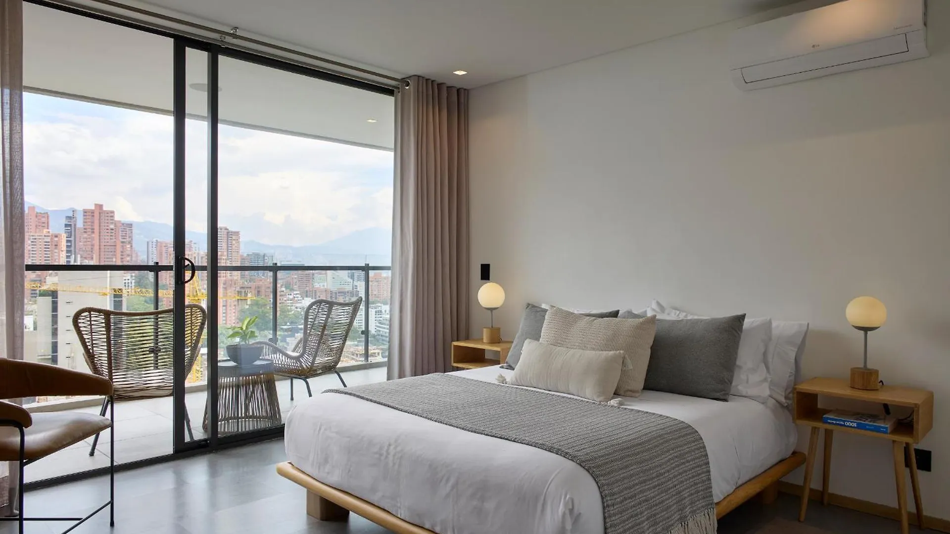 Aparthotel Wake Living Medellín 4*,