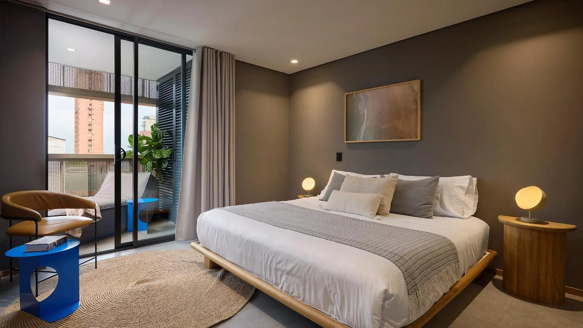 Wake Living Aparthotel Medellín 4*,