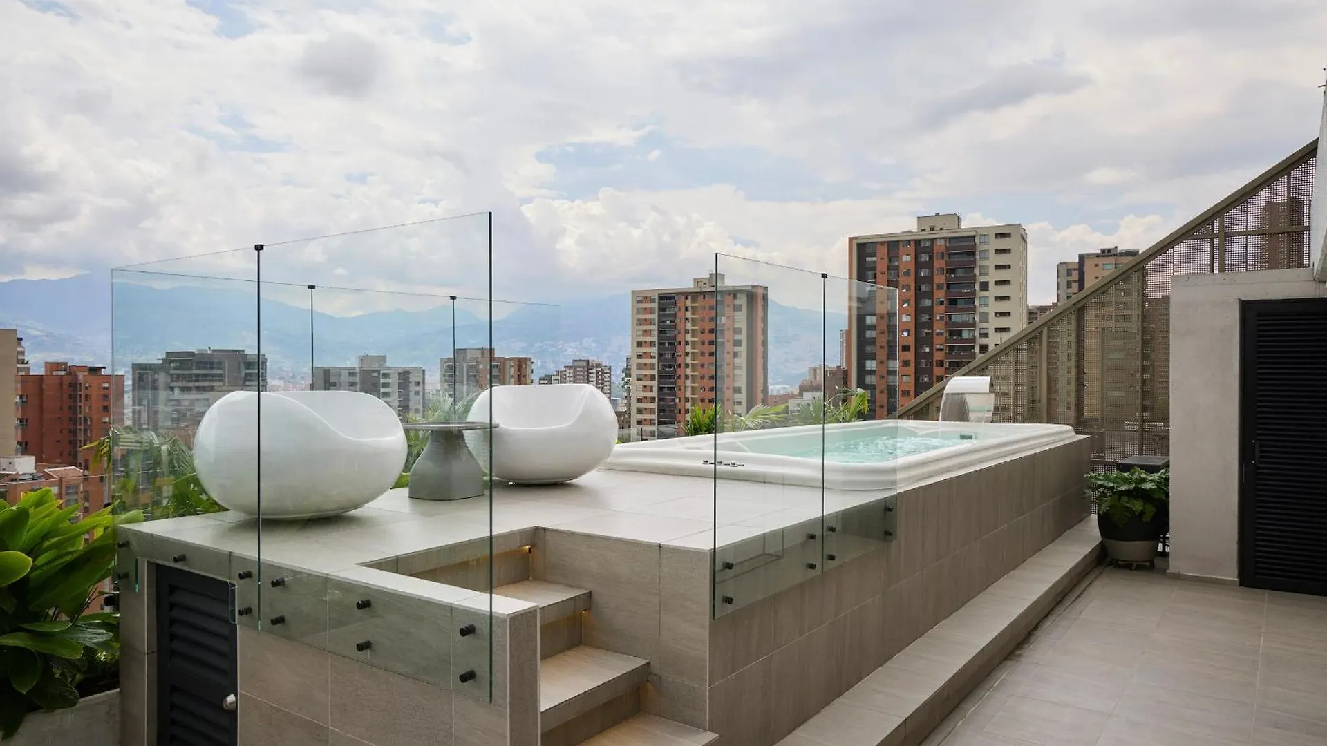 Wake - Branded Residences Medellín 4*,  Colombia