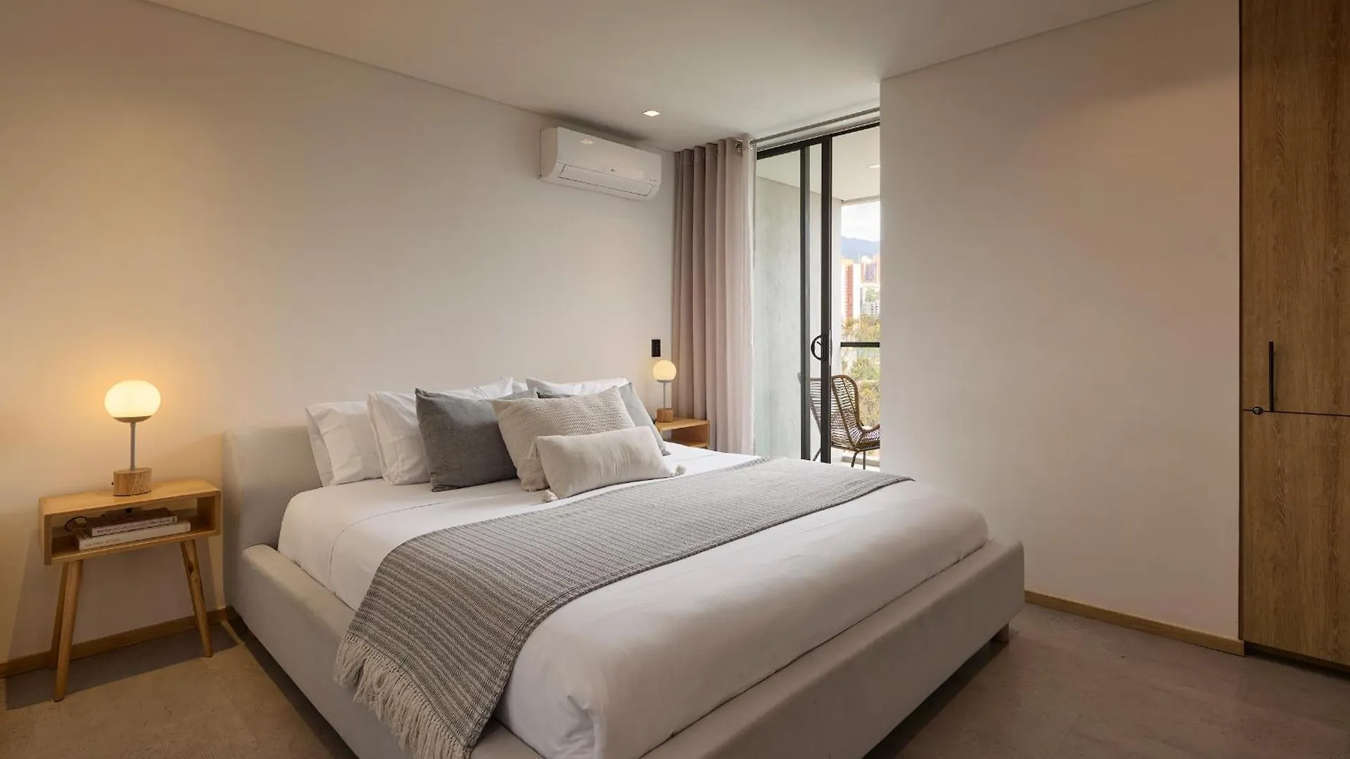 Wake - Branded Residences Medellín 4*,  Colombia